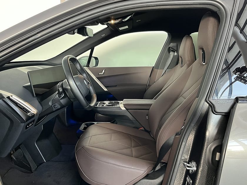 Bild 5 av BMW iX xDrive40 Sportpaket Innovation H/K Drag Adpt Farth