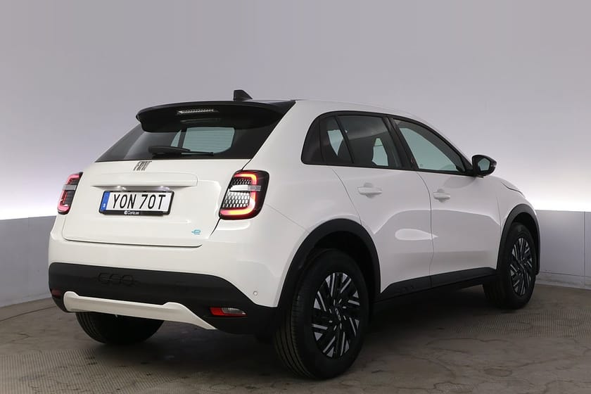 Bild 5 av Fiat 600e RED LED Keyless PDC Mirror Screen