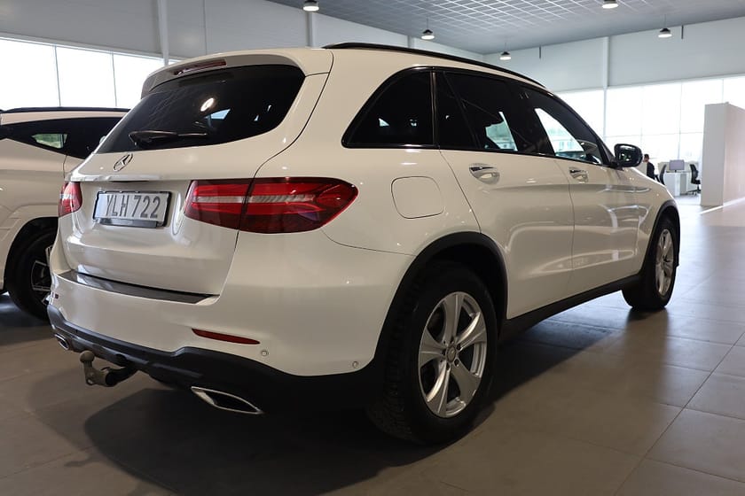 Bild 3 av Mercedes-Benz GLC 250 d 4MATIC AUT Drag Värmare Burmester Kamera Navi