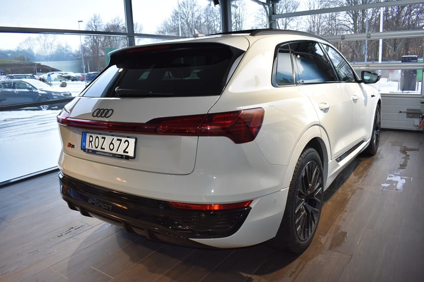 Bild 3 av Audi Q8 55 e-tron quattro 300 kW / 408 HK S-LINE SELECTION