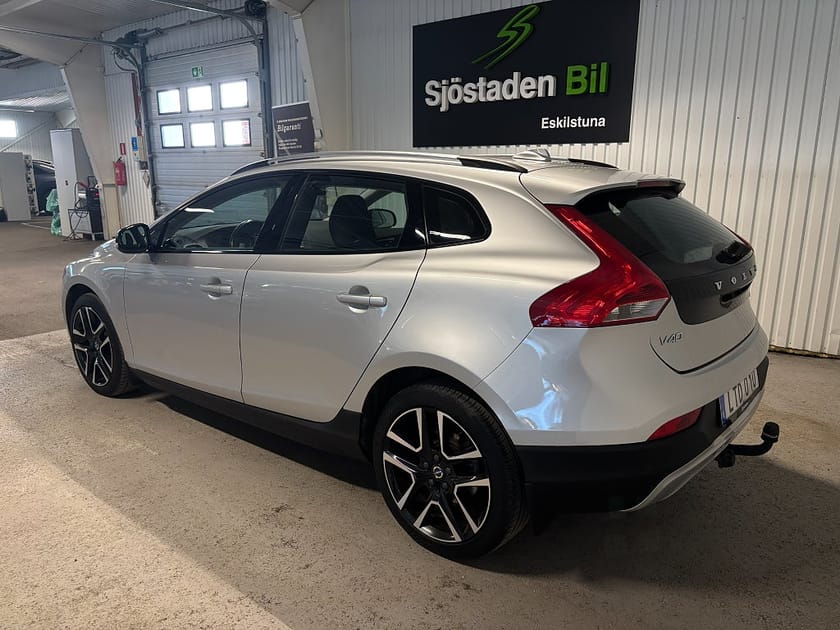 Bild 3 av Volvo V40 Cross Country D2 Powershift Momentum Drag Navi Bluetooth