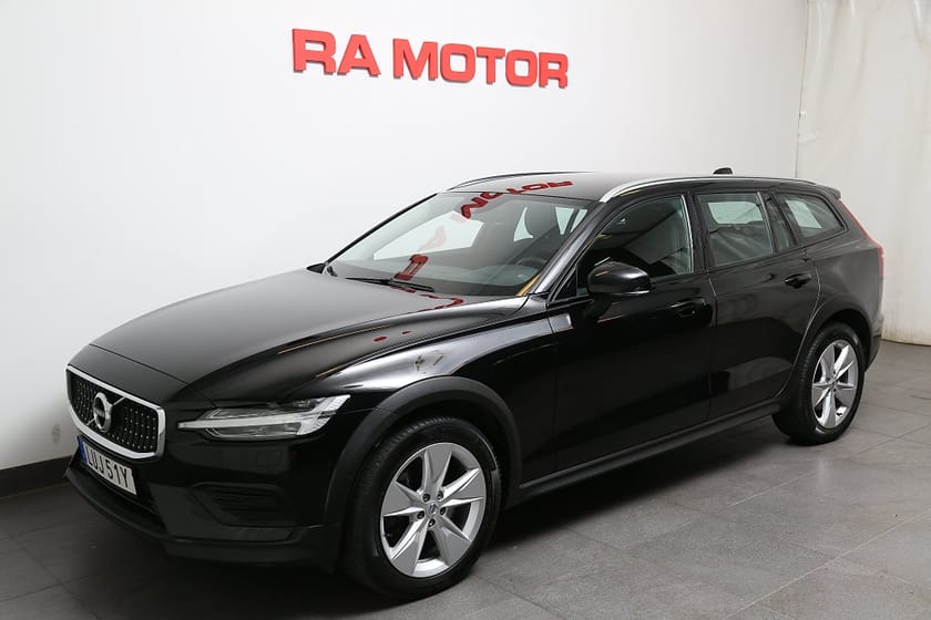 Bild 1 av Volvo V60 Cross Country B4 Diesel 197hk Momentum AWD Aut Kamera VOC