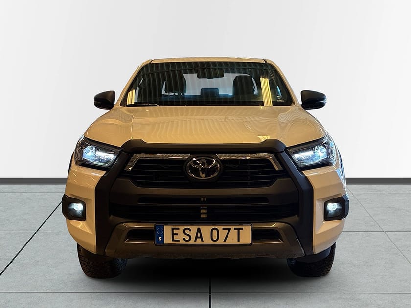 Bild 2 av Toyota Hilux Dubbelhytt 2.8 4WD Invincible S&Vdäck/Drag/MOMS/Kamera