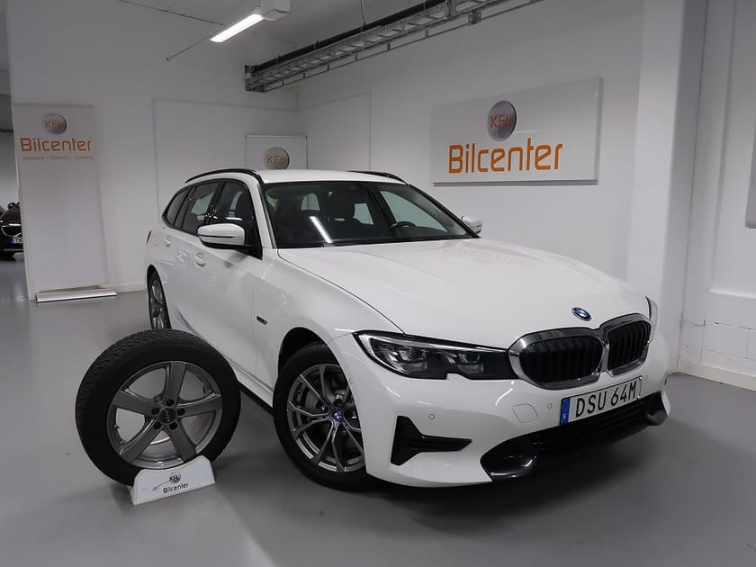 Bild 1 av BMW 330e Touring Sport line V-Däck ingår Navi-Drag-Kamera-CarPla