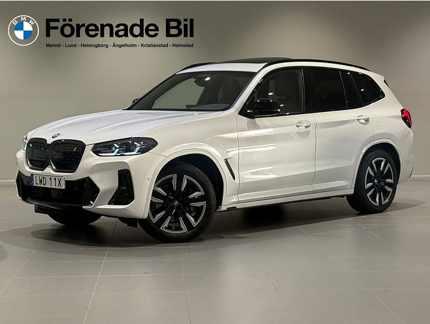 Bild 1 av BMW iX3 Charged M Sport Panorama Drag Adpt Farth Elstolar