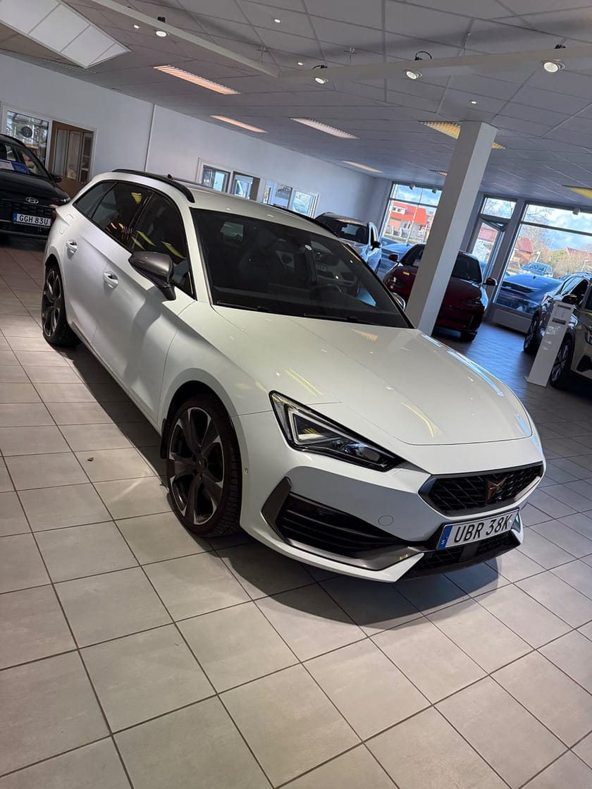 Bild 4 av CUPRA Leon Sportstourer e-Hybrid 245hkCockpit GPS B-Kam ADP Fart