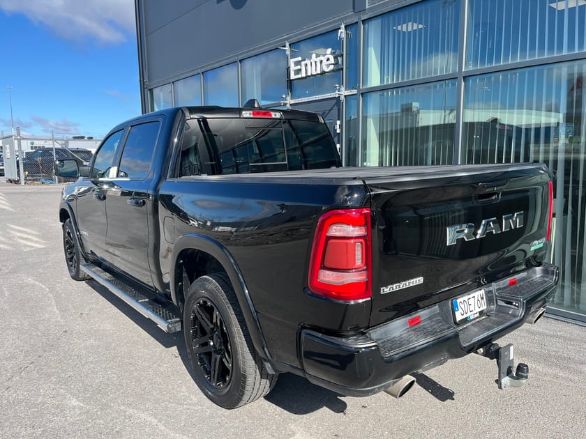 Bild 3 av RAM 1500 Crew Cab Sport 5.7 V8 Hemi 4X4 Luftfjädring Taklucka