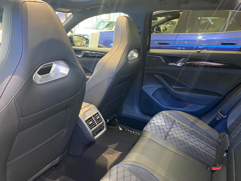 Bild 4 av Volkswagen Passat Variant eHybrid 272 DSG6 R-LINE "LAGERBIL"