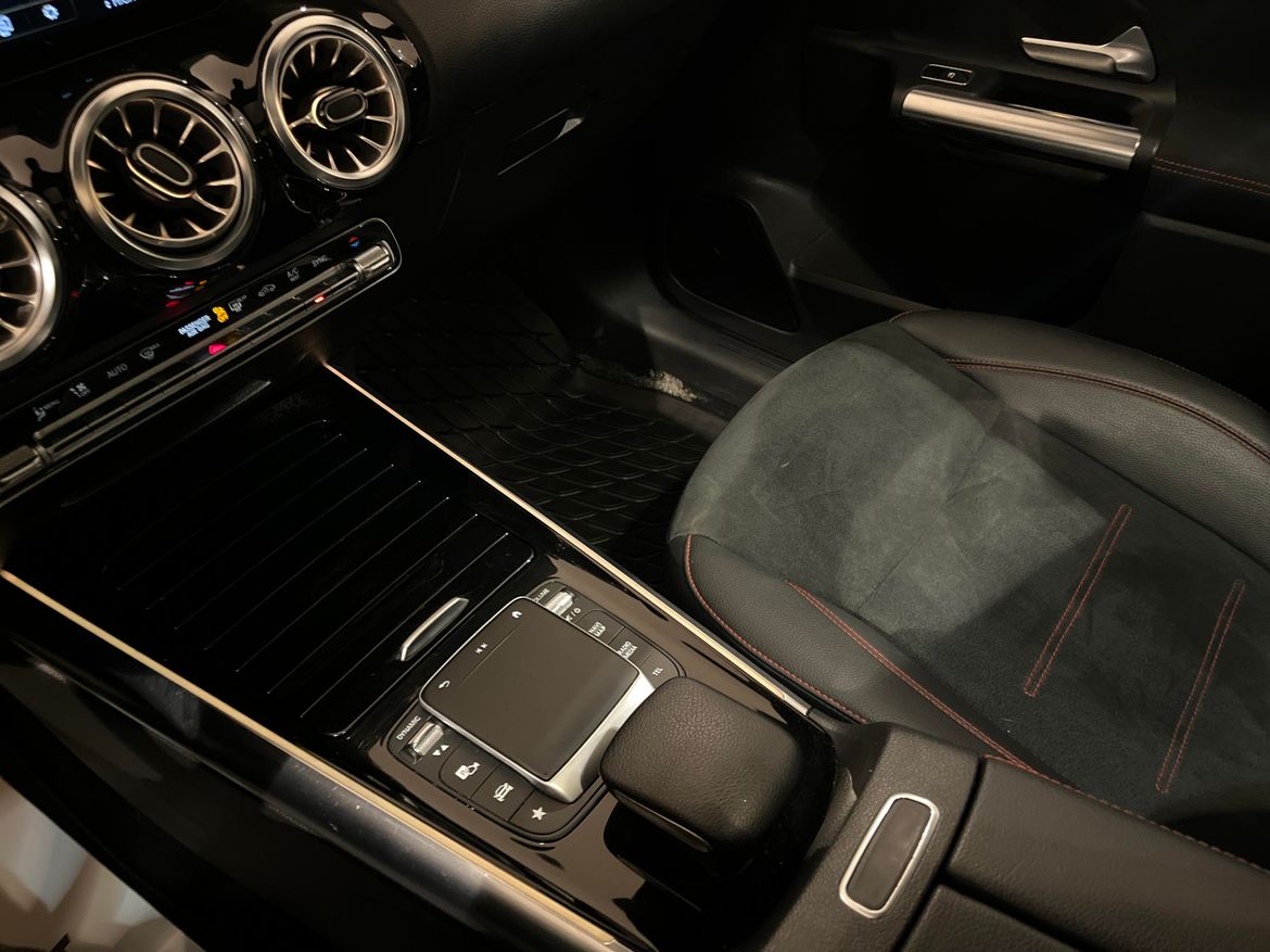 Mercedes-Benz GLA 2022 - miniatyr 22