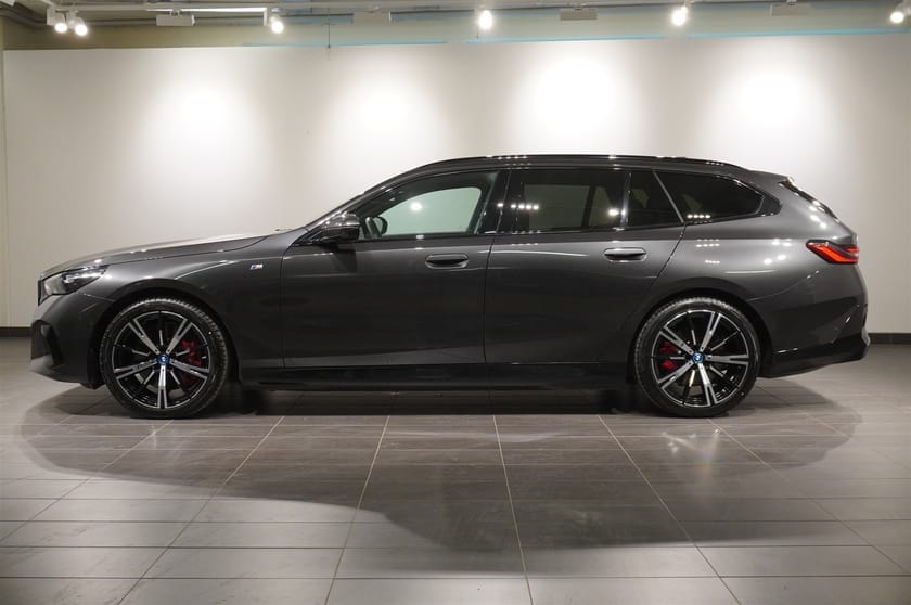 Bild 2 av BMW i5 xDrive40 Touring xDrive  M Sport Business Edt. Innovation Drag H K DAP