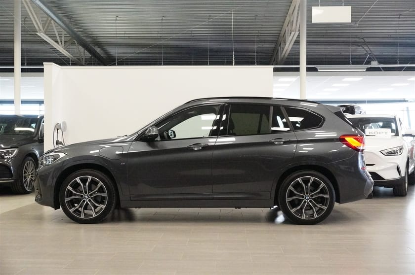 Bild 3 av BMW X1 xDrive25e M Sport Connected Parking Kamera HiFi