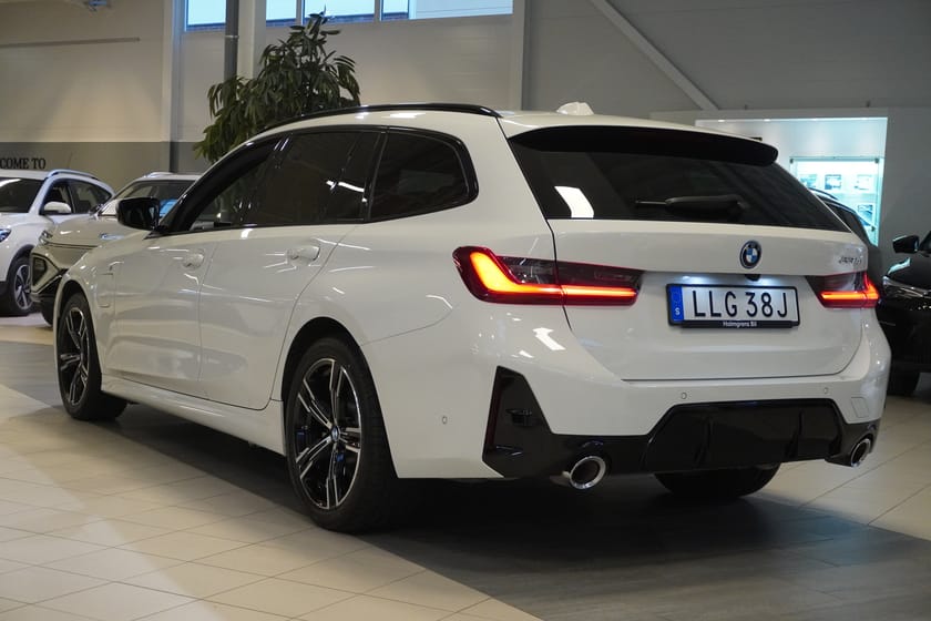 Bild 4 av BMW 330e Touring M-Sport Drag Kamera Tonade Apple CarPlay 292hk