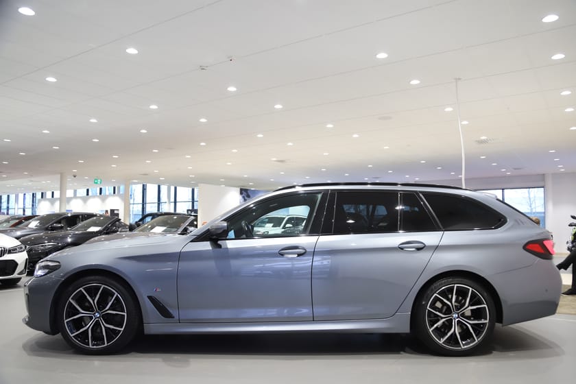 Bild 2 av BMW 520d Touring M Sport / Drag / Värmare/ Adaptiv Fjädring / H&K