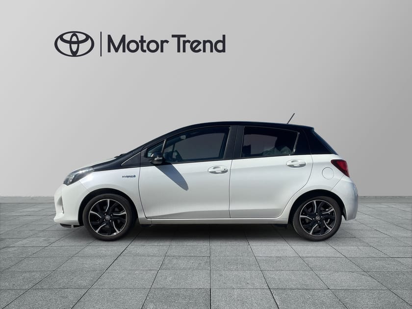 Bild 4 av Toyota Yaris Hybrid e-CVT 101hk,Style Bi-Tone,Automat