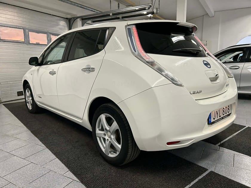 Bild 4 av Nissan Leaf Tekna 30 kWh 109 hk 3470 mil 360 kamera Navi