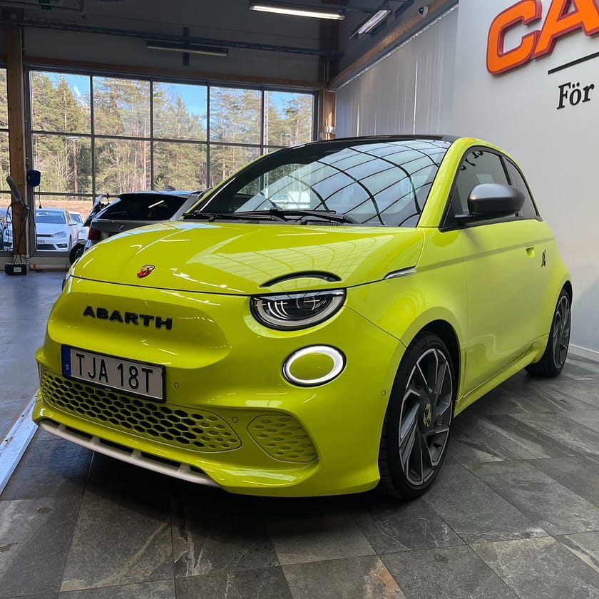 Bild 5 av Abarth 500e Scorpionissma Apple Carplay Backkamera JBL