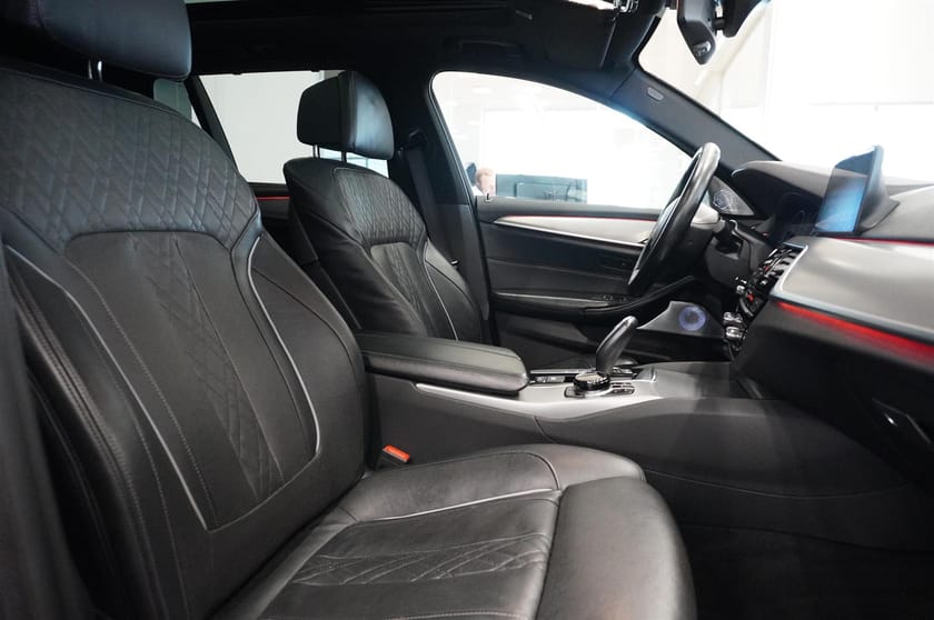 Bild 4 av BMW 540i xDrive Touring M-Sport Navi Innovation Komfortstol DAP B W