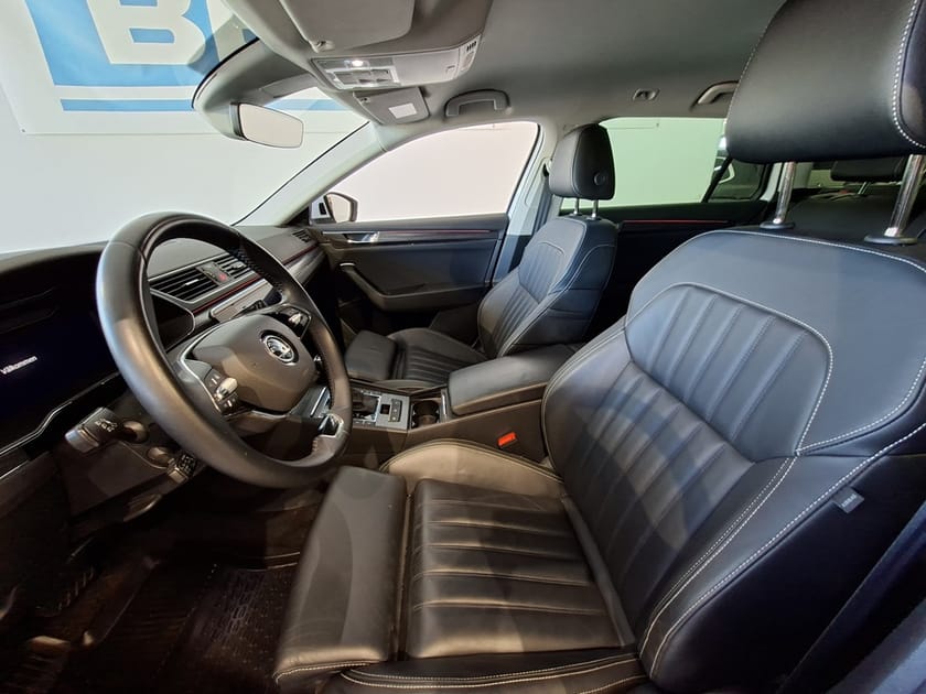 Bild 5 av Škoda Superb iV Kombi STYLE 1,4 TSI 218HK DSG Drag Värmare Läder