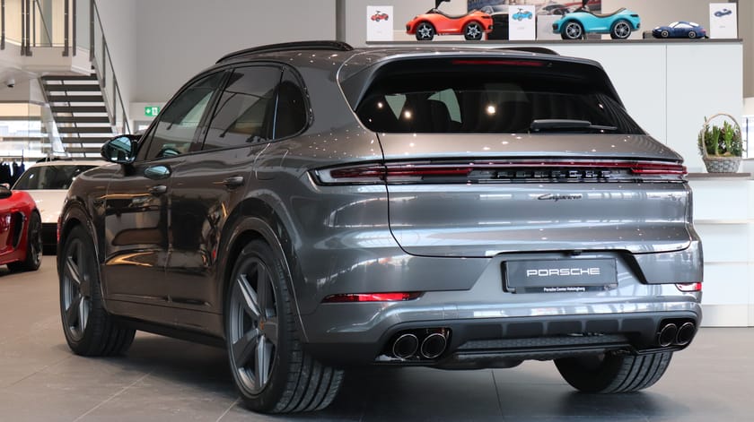 Bild 2 av Porsche Cayenne E-Hybrid Black Edition