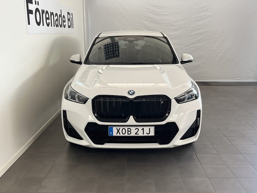 Bild 2 av BMW iX1 xDrive30 M Sport Dragkrok Rattvärme Sportstolar