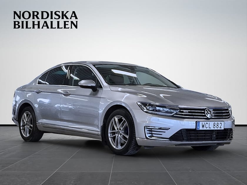 Bild 1 av Volkswagen Passat GTE 1.4 TSI ACT Backkamera Apple Carplay Värmare