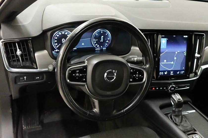 Bild 5 av Volvo S90 D4 AWD Geartronic Momentum Drag P-Värme Adap-F