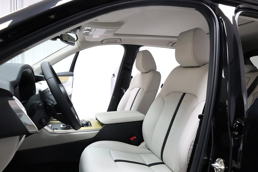 Bild 4 av Mazda CX-80 PHEV 4WD 7-sits /Takumi Plus/ Glastak/ Vitt Nappaläder