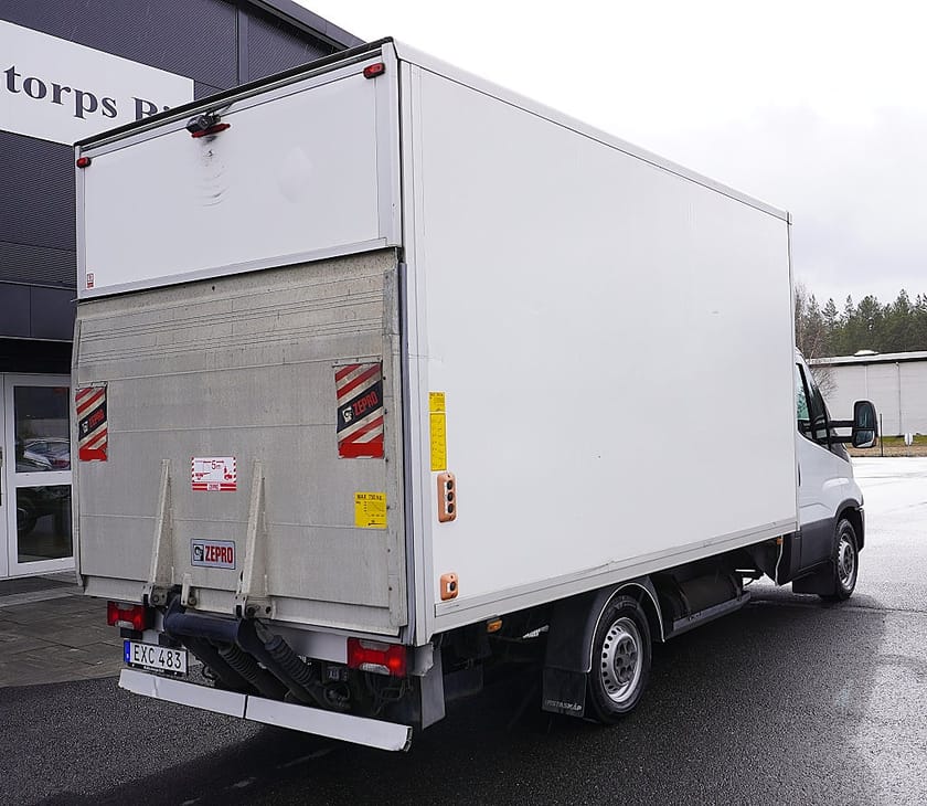 Bild 4 av Iveco Daily 35-140 NP Chassi Cab 3.0 BAKGAVELLYFT/NYA GASTANKAR