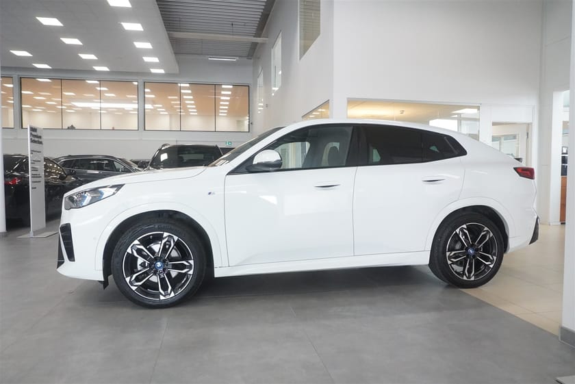 Bild 3 av BMW iX2 eDrive20 Edrive 20 M Sport Active Ed DAP Tonade Rutor