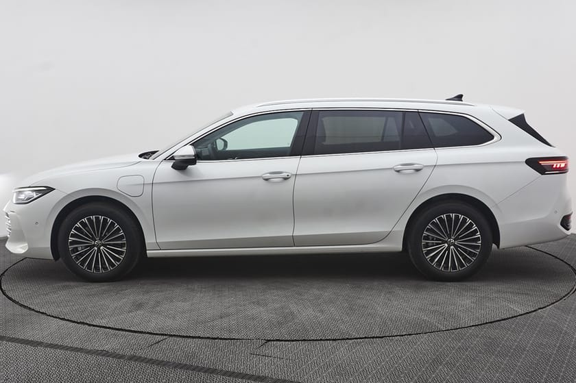 Bild 1 av Volkswagen Passat Variant eHybrid 272 DSG6 elegance