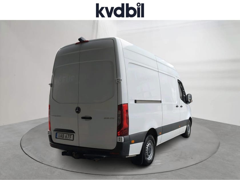 Bild 3 av Mercedes-Benz Sprinter 319 CDI Skåpbil Skåp RWD Kamera Drag Läder
