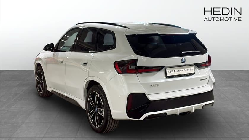 Bild 2 av BMW iX1 eDrive20 Business edition M Sport Pro H&K HUD 360 Kamera