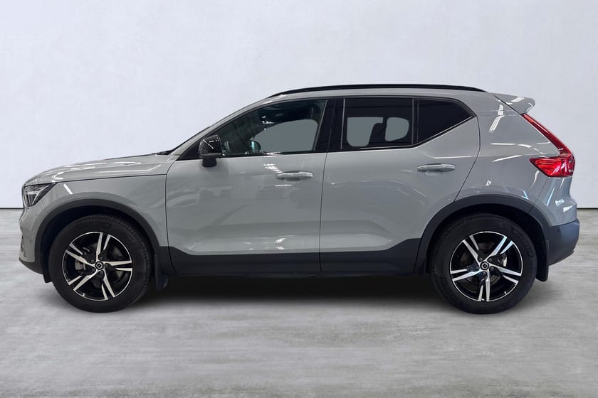 Bild 2 av Volvo XC40 B3 FWD Bensin Plus Dark