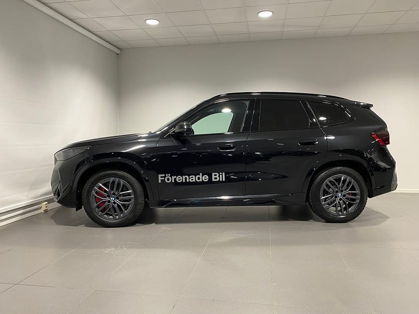 Bild 2 av BMW iX1 xDrive30 M-Sport Pro H/K Panorama Adaptiv Farthållare