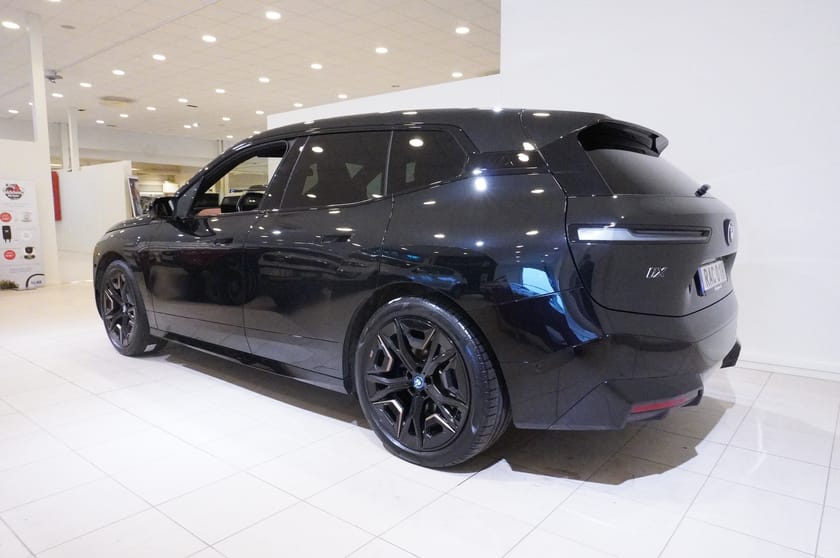 Bild 5 av BMW iX M60 M60, Pano Sky Lounge, Soft Close, Komfortöppning, Laserlights