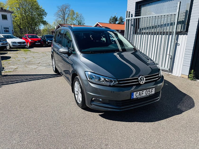 Bild 1 av Volkswagen Touran 7-seater 1.0 TSI 115HK 7-SITSIG / BACKKAMERA / CARPLAY