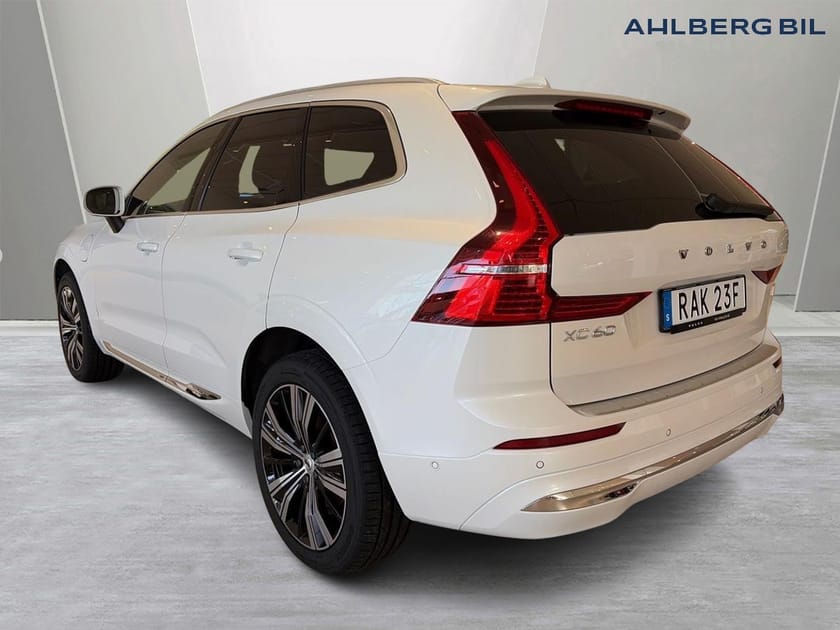 Bild 3 av Volvo XC60 Recharge T8 Ultimate Bright, Klimatpaket, Dragkrok Halvautomatisk, Parkeringskamera 360, HarmanKardon PremiumSound, Google Maps