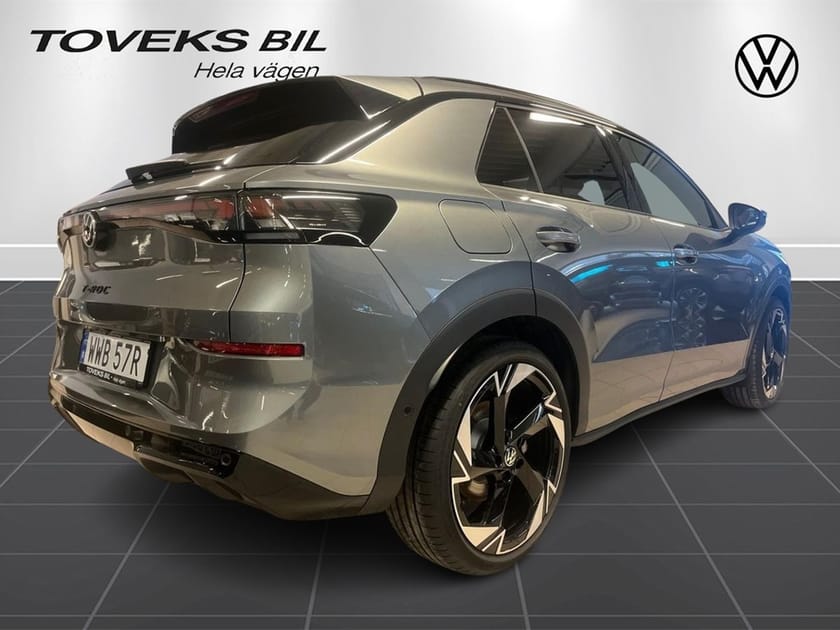 Bild 3 av Volkswagen T-Roc R-Line Black eTSI 150hk I Drag I P-värmare