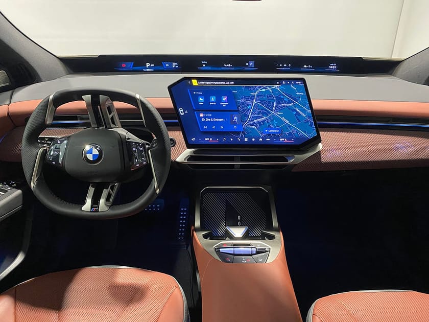 Bild 3 av BMW iX3 50 xDrive Fully Charged M Sport Edition Drag Head-Up