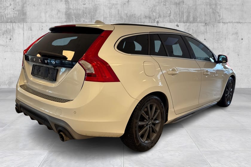 Bilde 5 av Volvo V60 D2 R-Design/Krok/Ryggekamera/Webasto/Scuf plates/Navi+