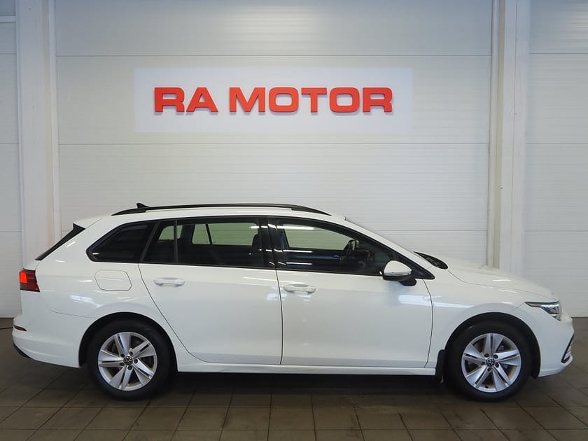 Bild 4 av Volkswagen Golf Sportscombi SC 1.5 TSI 150hk Kamera P-Värmare Lane Assist Moms