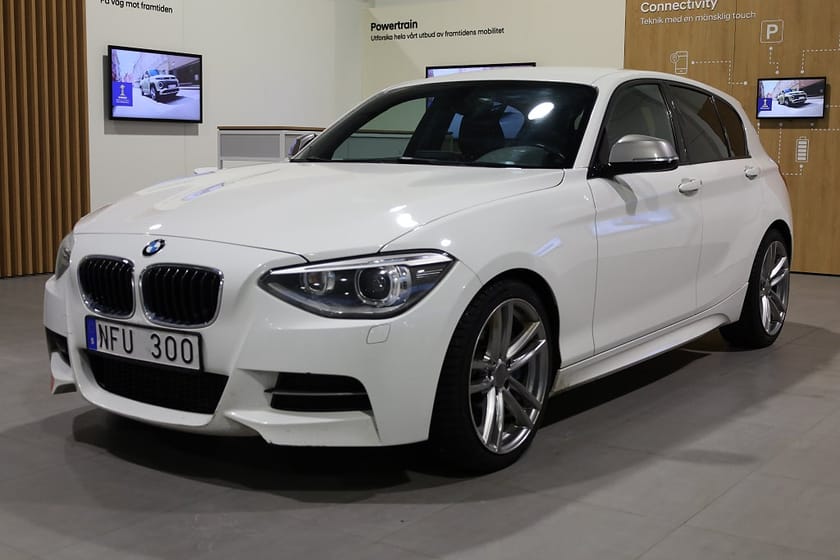 Bild 1 av BMW M135i AUT M-Sport 320hk H&K Läder Blåtand Nyservad