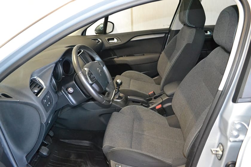 Bild 4 av Citroën C4 1.6 BlueHDi Manuell Nav V-Hjul Panorama 120hk