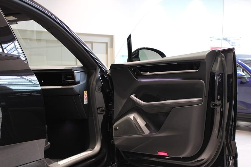 Bild 5 av Porsche Macan 4 Electric Moms