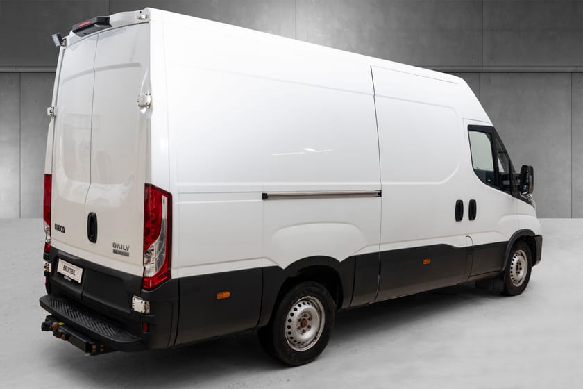Bilde 4 av Iveco Daily 35-160 Van 2,3l 156hk | Reoler | Lasterampe | Kamera +++