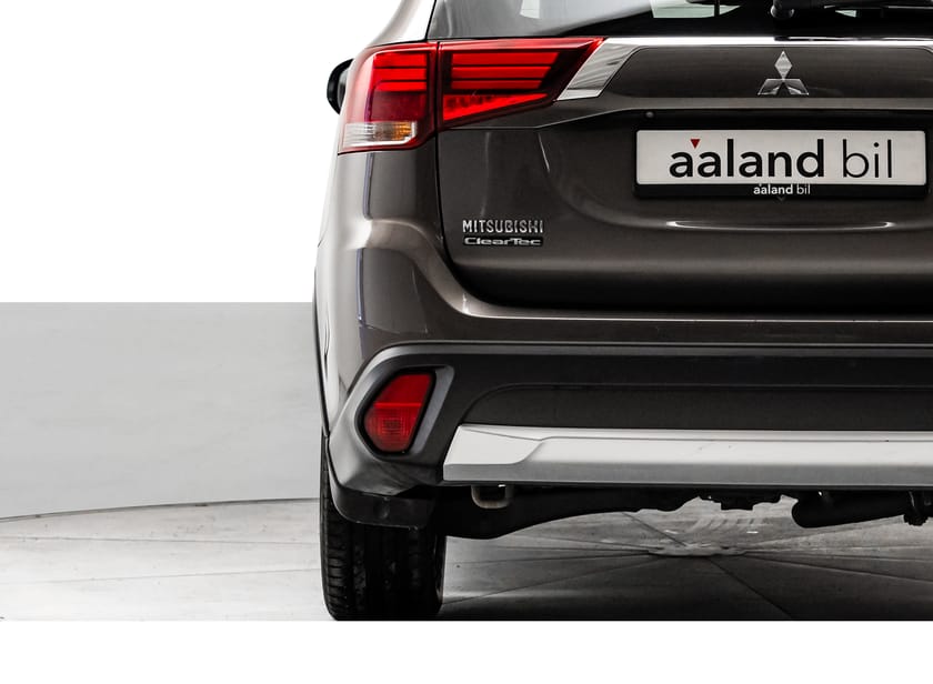 Bilde 3 av Mitsubishi Outlander INSTYLE+ - 4X4 - 7-SETER - AUTOMAT - SKINNINTERIØR