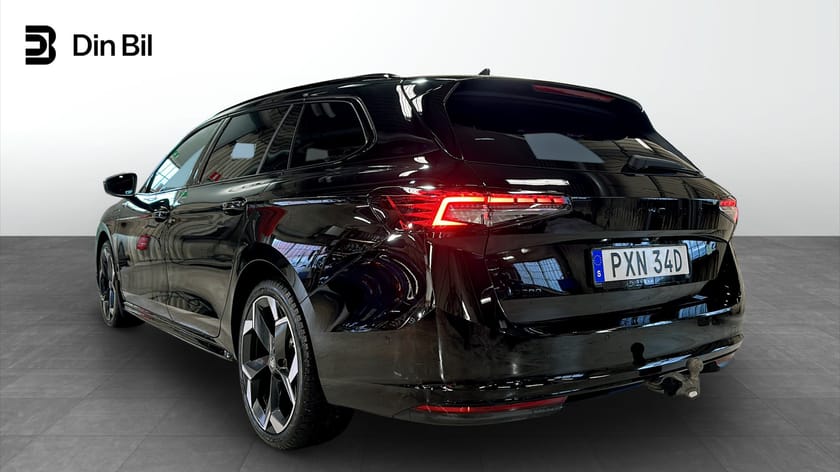 Bild 3 av Škoda Superb iV Kombi Sportline 204 hk DSG / Pano / Drag / 360