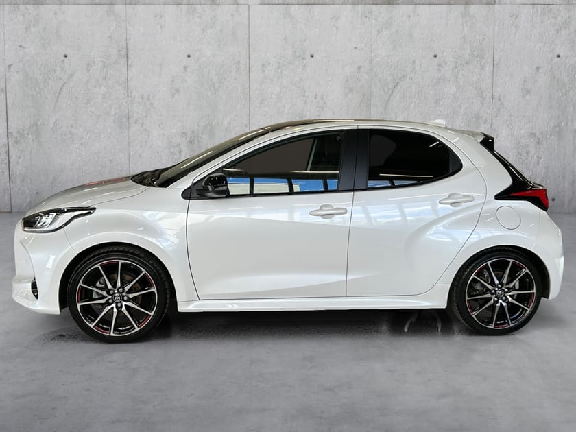 Bilde 2 av Toyota Yaris Hybrid GR Sport - Delskinn|Adaptive Cruise|Oppv. ratt