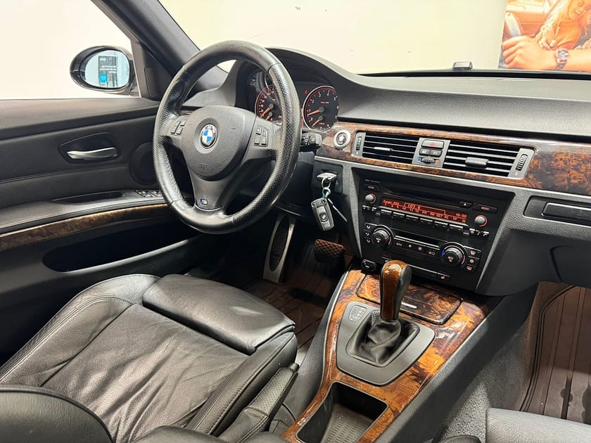 Bild 2 av BMW 330i Touring Comfort, M Sport Euro 4