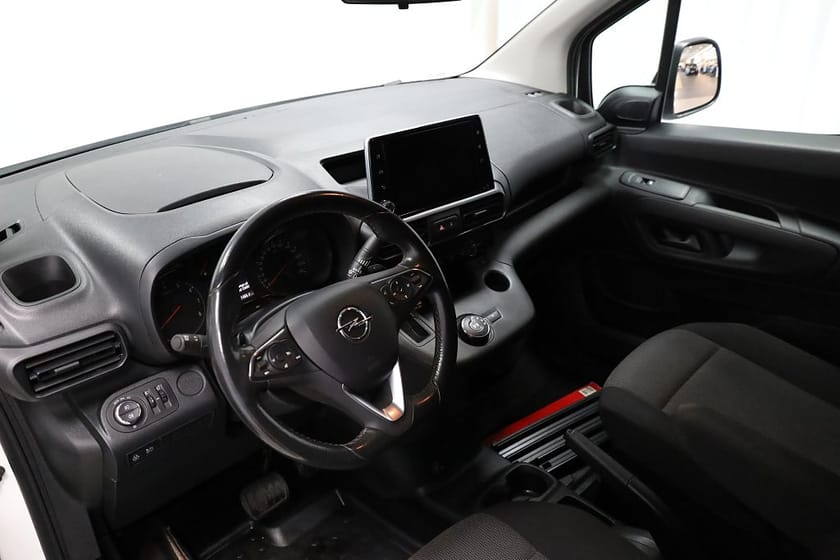 Bild 3 av Opel Combo Cargo L1 130hk EAT | Drag | Värmare | Keyless |